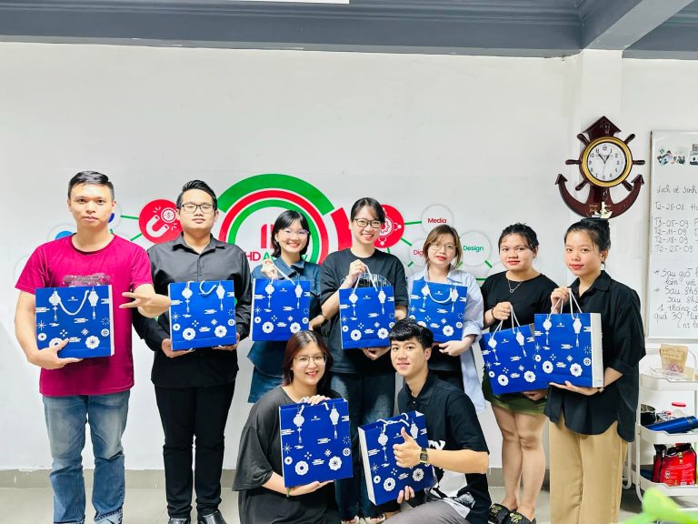Trung Thu 2023: Món Quà Nhỏ, Niềm Vui Lớn